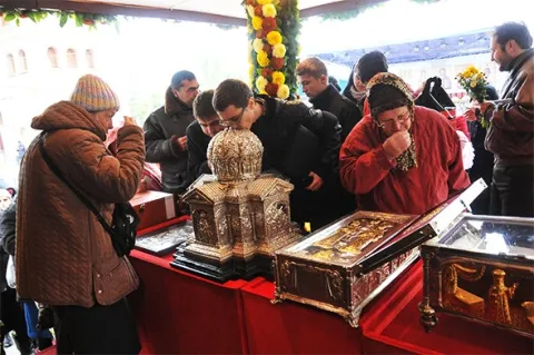 Calea Sfinţilor a umplut de lumină străzile Capitalei