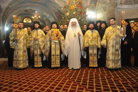  Slujitorii Catedralei Patriarhale cu Icoana Nașterii Domnului la Reședința Patriarhală
