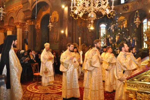 Hotărârea Sfântului Sinod privind slujba din noaptea de Anul Nou şi citirea molitfelor Sfântului Vasile cel Mare