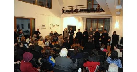 Ediţia a VI-a a expoziţiei de fotografie dedicată părintelui Teofil, la Bucureşti