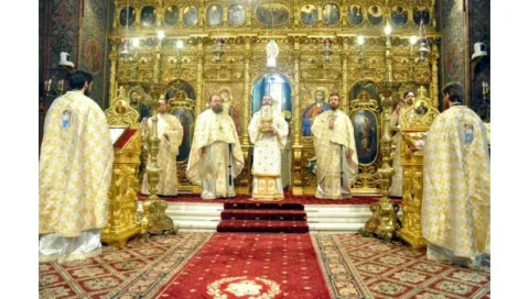 Liturghie arhierească la Catedrala patriarhală în Duminica Sfintei Crucii