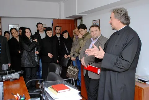 Curs de presă ortodoxă în redacţia Lumina