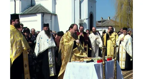 Taina Sfântului Maslu la mănăstirile Arhiepiscopiei Bucureştilor
