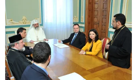 Protocol de colaborare între Patriarhia Română şi două Ministere