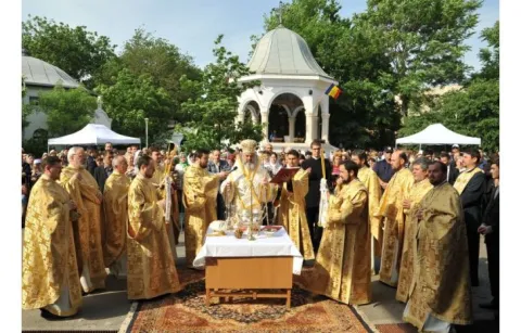 Patriarhul României a sfințit Biserica Sfântul Vasile cel Mare - Cotroceni
