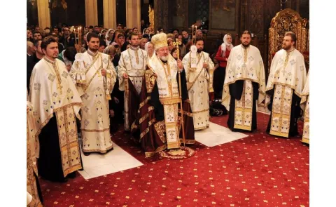 Slujba Vecerniei sărbătorii Sfinţilor Constantin şi Elena, la Catedrala Patriarhală