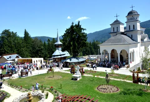 Hramul Mănăstirii prahovene Caraiman