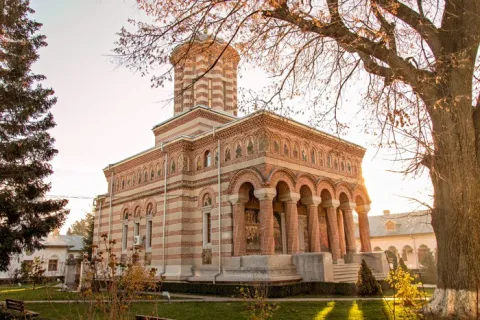 Frumuseţea postului între zidurile mănăstirii