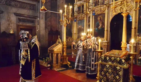 Străfulgerări ale luminii pascale în Liturghia Darurilor înainte sfinţite
