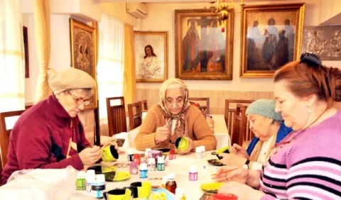 O familie nouă pentru 23 de bătrâni