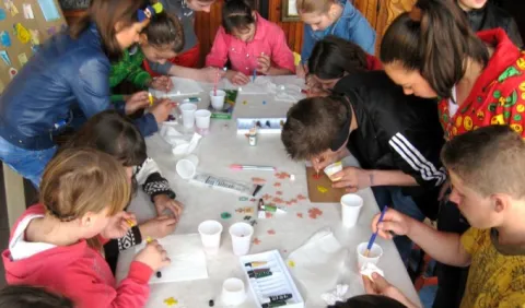 Atelier de creaţie artistic-religioasă “Cruce şi Înviere” la Parohia Teşila I