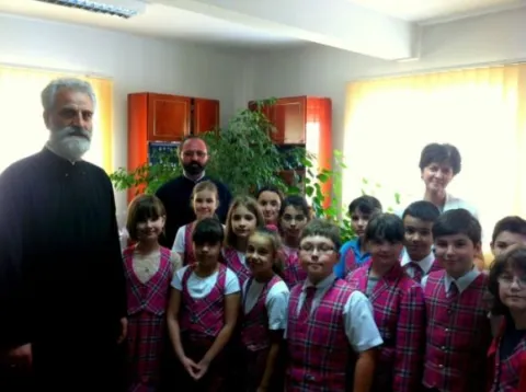 Vernisaj de icoane pe sticlă la sediul Protoieriei Ploiești