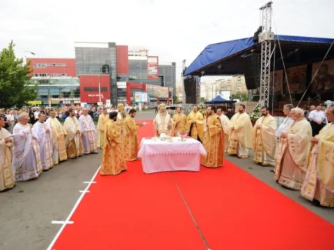 Patriarhul României a resfințit biserica Parohiei Sfânta Treime - Ghencea