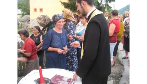Sfinţire de troiţă de sărbătoarea Sfintei Treimi la Parohia Teşila I
