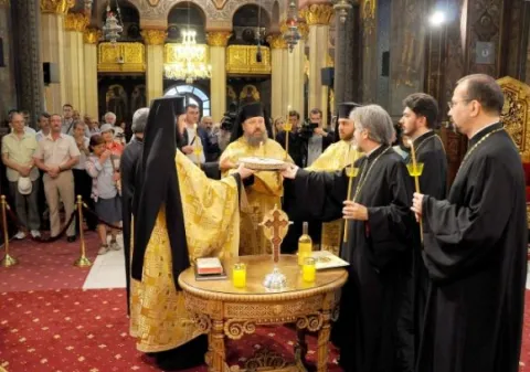 Slujbă de pomenire la Patriarhie pentru victimele accidentului din Muntenegru