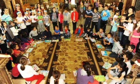 Prietenie şi educaţie sub ocrotirea Sfintei Treimi