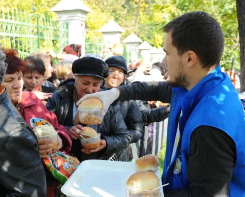 Tinerii ortodocși se implică în organizarea hramului