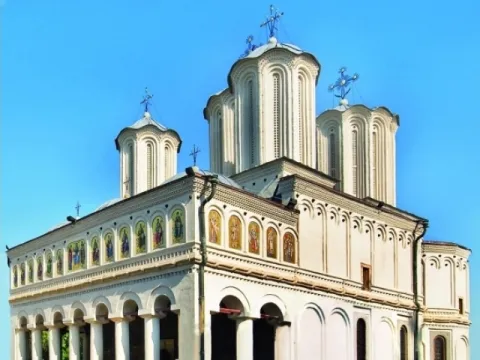 Evenimentul Zilei atacă Biserica în mod iresponsabil şi nedemn