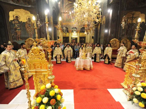 Slujba Privegherii în cinstea Sfintei Cruci şi a Sf. Împăraţi Constantin şi mama sa Elena, la Patriarhie
