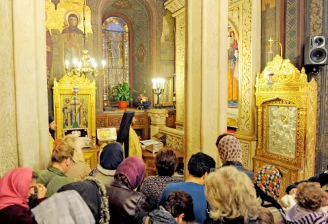 Credincioșii se pot închina la sfintele moaște în Catedrala Patriarhală