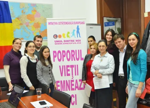 Studenţii teologi în sprijinul iniţiativei Unul dintre noi