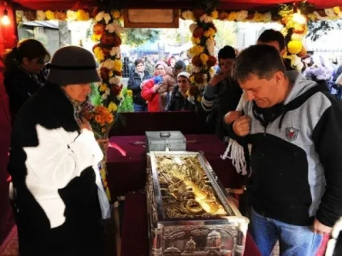 Pelerinaj la racla cu moaştele Sfântului Mare Mucenic Mina