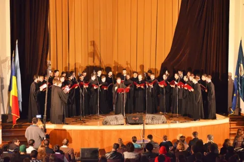 Concert de muzică psaltică susţinut de Corul „Tronos“ la Facultatea de Drept