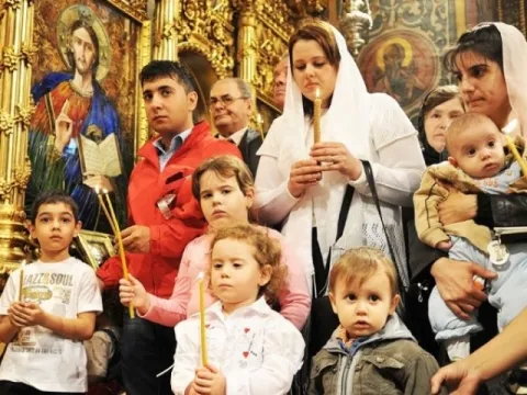 Familia creştină: iubirea desăvârşită este darnică
