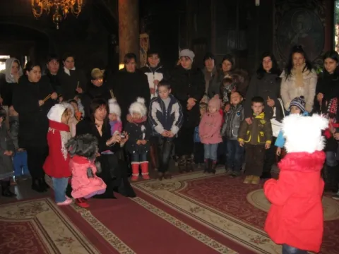 Pregătirea copiilor pentru sărbătoarea Naşterii Domnului la Parohia Teşila I