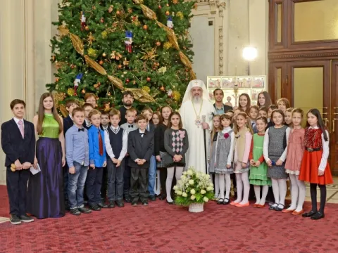 Mici colindători la Palatul Patriarhiei