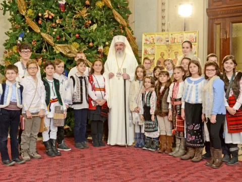 Colindători de la Școala Ortodoxă „Anastasia Popescu” din București, la Patriarhie