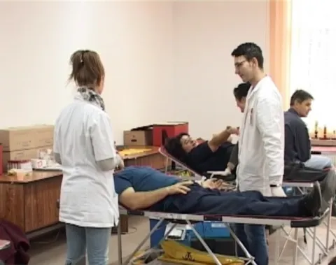 ”Donează sânge! Salvează o viață!”