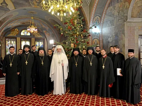 Slujitorii Catedralei Patriarhale cu icoana Naşterii Domnului la Reşedinţa Patriarhală