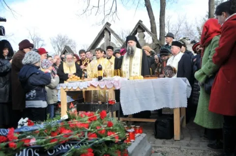 Slujbă de pomenire la mormântul poetului naţional