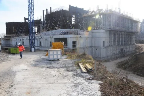 Lucrări la pridvorul şi parterul noii catedrale
