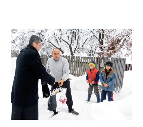 Protoieriile prahovene în sprijinul celor înzăpeziţi