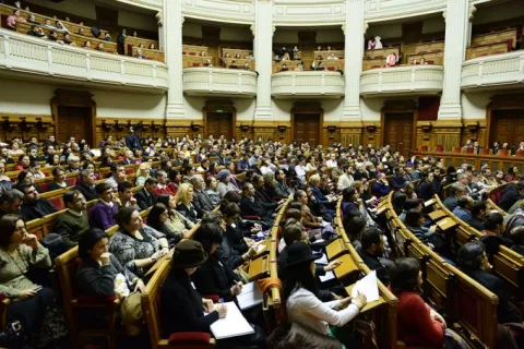 Învăţământul şi activităţile cu tinerii în 2013