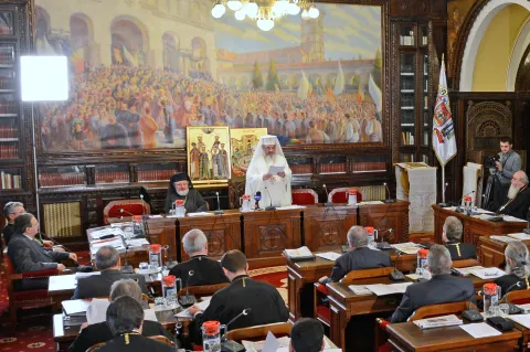 CINSTITORI AI SFINŢILOR ŞI SLUJITORI AI SEMENILOR CINSTITORI AI SFINŢILOR ŞI SLUJITORI AI SEMENILOR