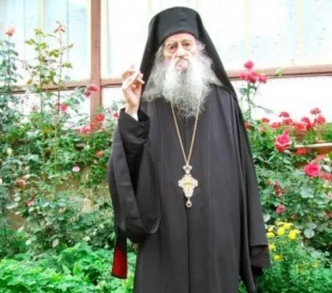 Ctitor de biserici, stareţ harnic şi păstor evlavios - Arhimandritul Zenovie Ghidescu (1919-2014)