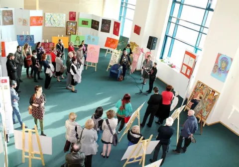 O expoziţie dedicată familiei creştine la Biblioteca Naţională