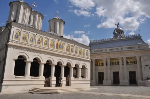 Conturi false atribuite Patriarhului României pe rețele de socializare