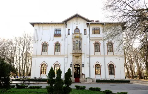 Într-o plimbare pe domeniul Prinţului Barbu Ştirbey