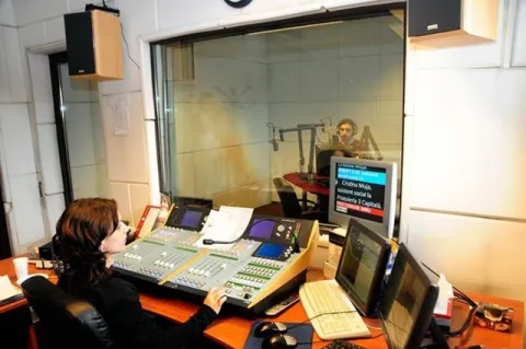 De 16 ani, Radio TRINITAS