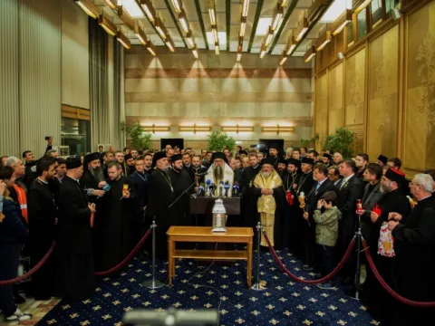 Lumina Sfântă de la Ierusalim a ajuns în România