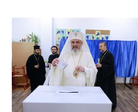 Patriarhul României a votat la secţia 644 din Bucureşti