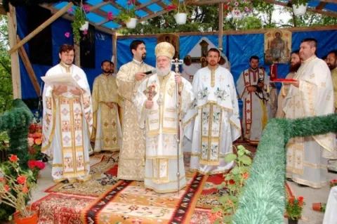 Târnosire de biserică în oraşul Slănic