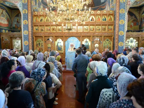 Patriarhul României la biserica Sfinţii Români din Sectorul 3 al Capitalei
