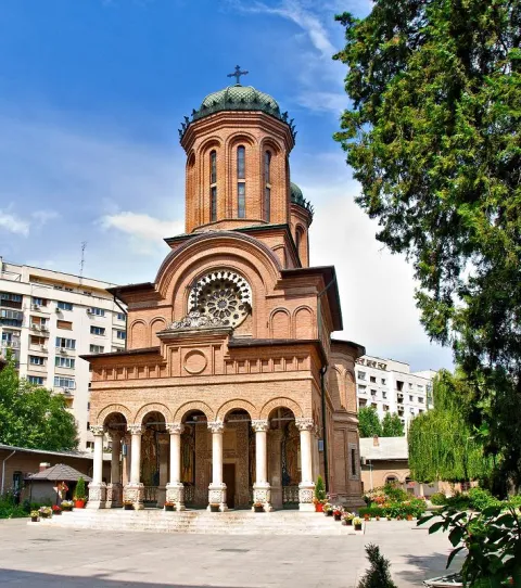 Privegheri de toată noaptea în Capitală