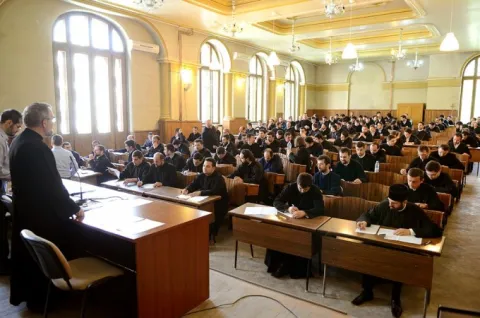Examene pentru obţinerea gradelor în preoţie
