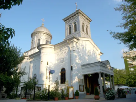 Comuniune şi filantropie în zi de hram la Biserica Icoanei